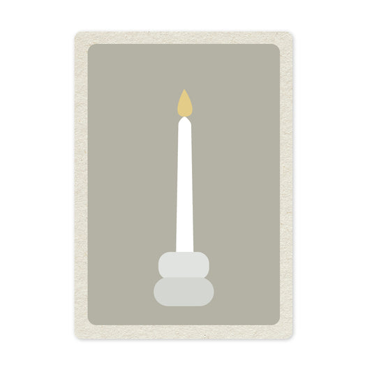 Een mooie duurzame enkele kaart met een kaars voor een Kerstgroet of een Nieuwjaarswens.