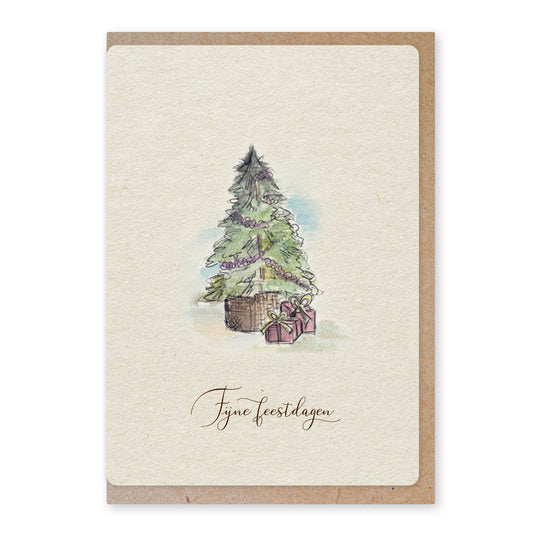 Een mooie duurzame enkele kaart met een tafereel van een kerstboom in aquarel voor een Kerstgroet of een Nieuwjaarswens. De illustraties zijn gemaakt in onze grafische studio. Gedrukt op Paperwise Naturel, boomvrij papier van landbouwrestafval. 